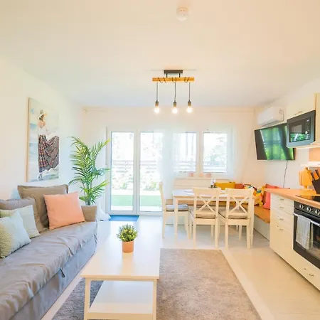 Mandala Apartman Aranypart Apartament *
